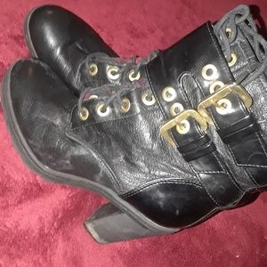 GUESS boots